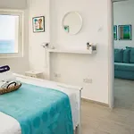 Front-row - Skyline Retreat - Pool Access Apartamento *