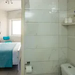 Front-row - Skyline Retreat - Pool Access Apartamento