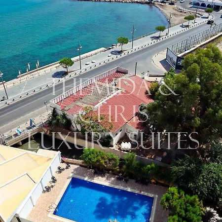Luxury Penthouse 1br-seafront-seasonal Pool-central Larnaca