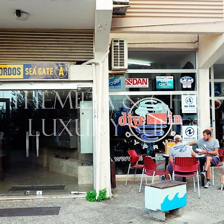 Front-row - Skyline Retreat - Pool Access Daire