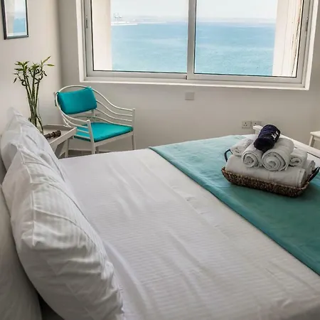 Luxury Penthouse 1br-seafront-seasonal Pool-central