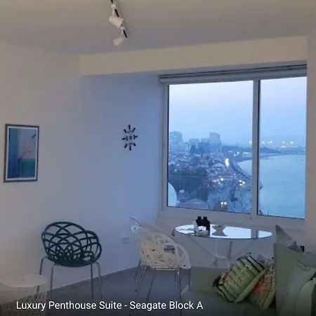 Luxury Penthouse 1br-seafront-seasonal Pool-central Apartment Larnaca