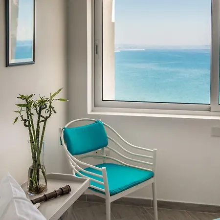 Luxury Penthouse 1br-seafront-seasonal Pool-central