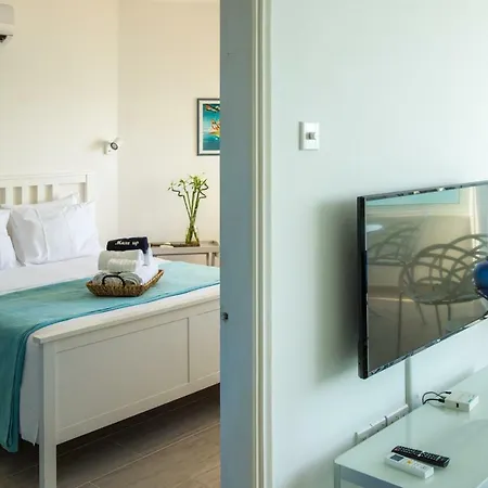 Luxury Penthouse 1br-seafront-seasonal Pool-central * Larnaca