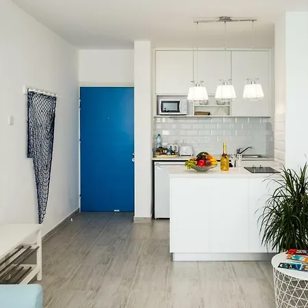 Luxury Penthouse 1br-seafront-seasonal Pool-central * Larnaca
