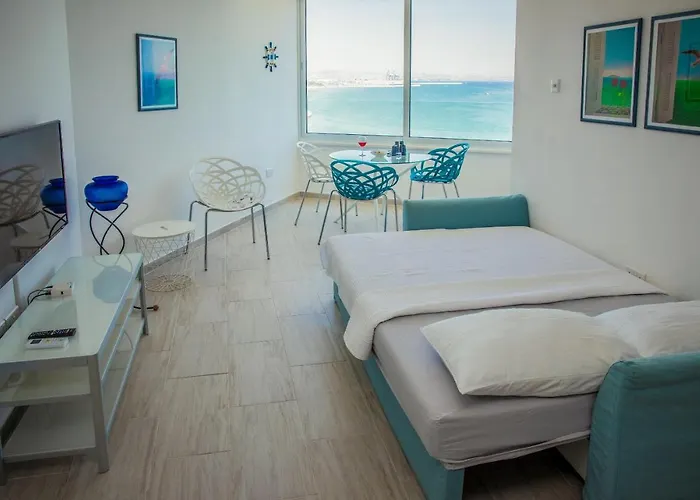 Front-row - Skyline Retreat - Pool Access 아파트 *