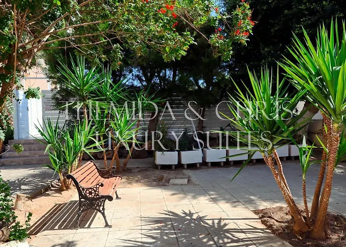 Front-row - Skyline Retreat - Pool Access 아파트