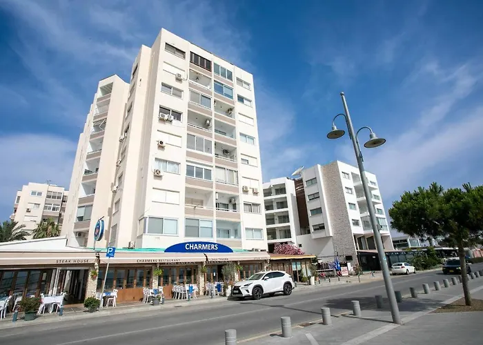 Front-row - Skyline Retreat - Pool Access