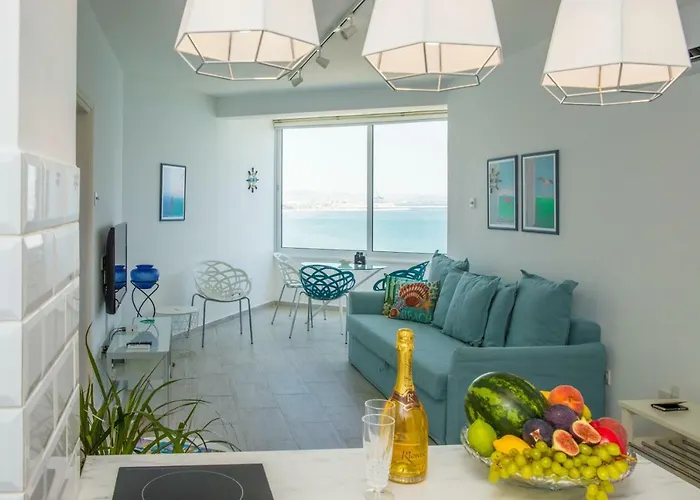 Front-row - Skyline Retreat - Pool Access 아파트 *