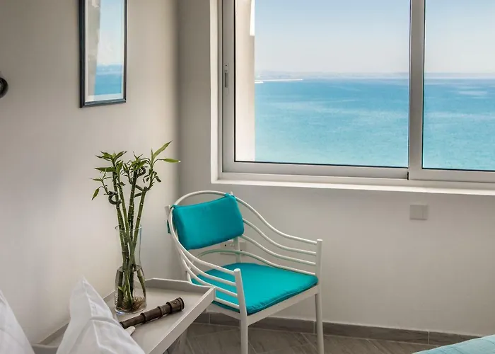 Front-row - Skyline Retreat - Pool Access