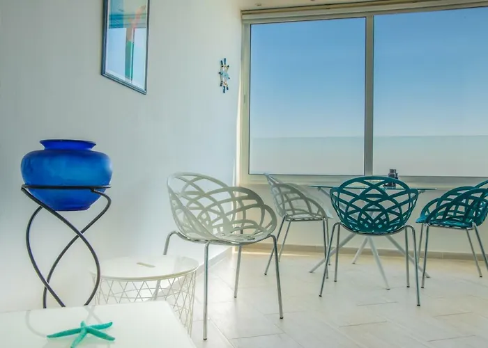 Front-row - Skyline Retreat - Pool Access 아파트 *