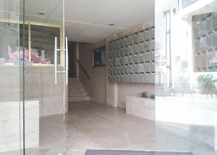 Front-row - Skyline Retreat - Pool Access * 라르나카