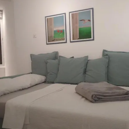 Front-row - Skyline Retreat - Pool Access Appartement Larnaca