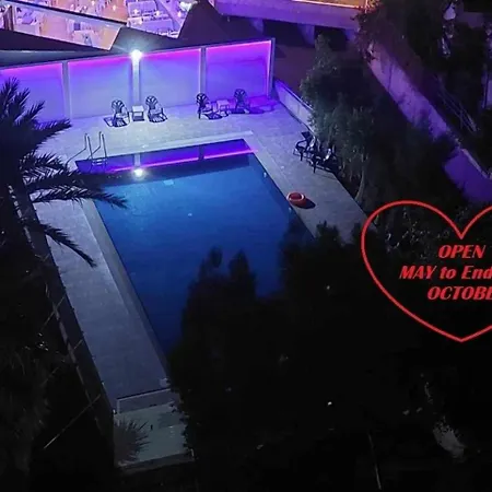 Front-row - Skyline Retreat - Pool Access Appartement Larnaca