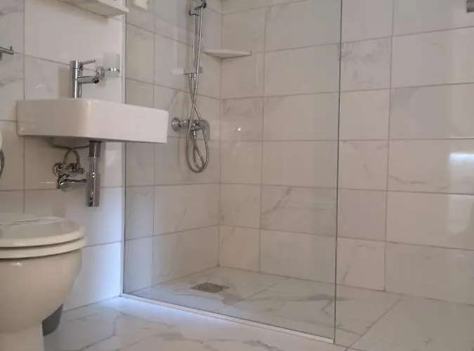 Front-row - Skyline Retreat - Pool Access Lägenhet Larnaca