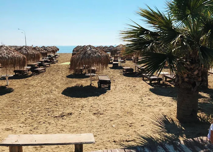 Lägenhet Front-row - Skyline Retreat - Pool Access Larnaca