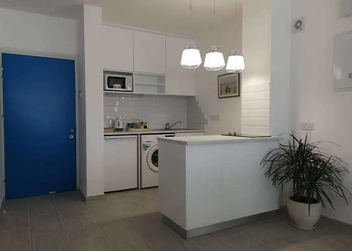 アパート Front-row - Skyline Retreat - Pool Access ラルナカ