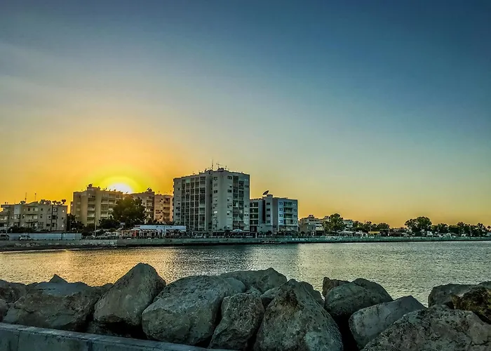 Front-row - Skyline Retreat - Pool Access *