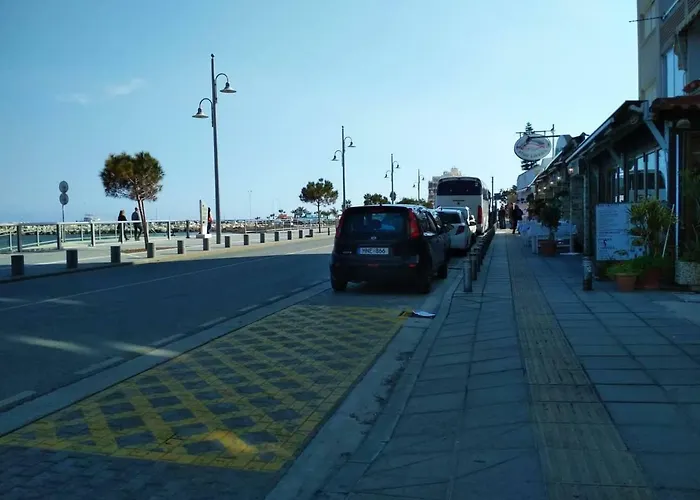 Front-row - Skyline Retreat - Pool Access Lägenhet Larnaca