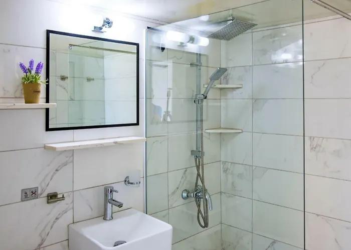 Front-row - Skyline Retreat - Pool Access アパート