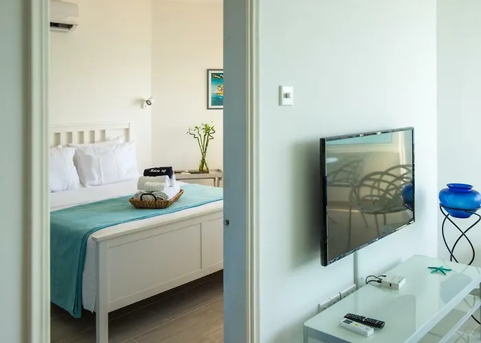 Front-row - Skyline Retreat - Pool Access * Larnaca