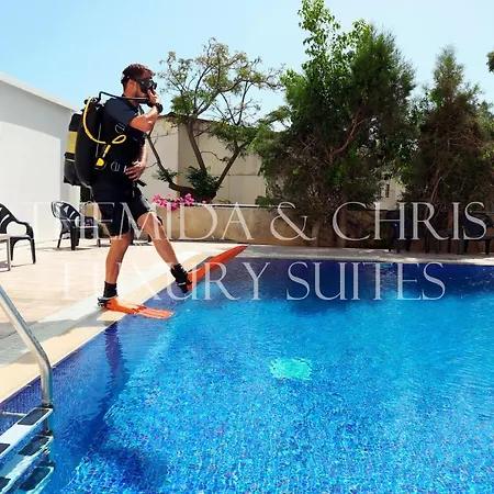 Apartment Front-row - Skyline Retreat - Pool Access *