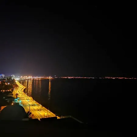 Apartment Front-row - Skyline Retreat - Pool Access Larnaca