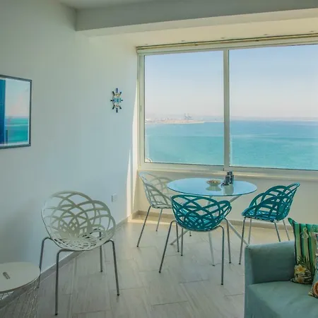 Apartment Front-row - Skyline Retreat - Pool Access *